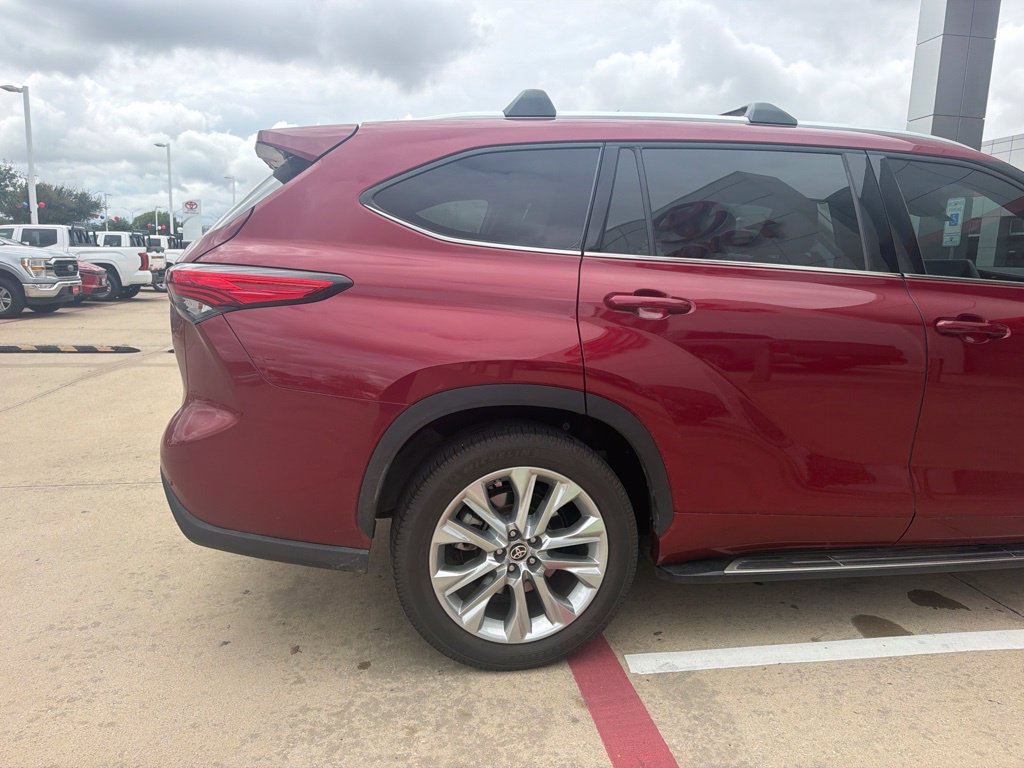 Used 2021 Toyota Highlander Limited FWD image 12