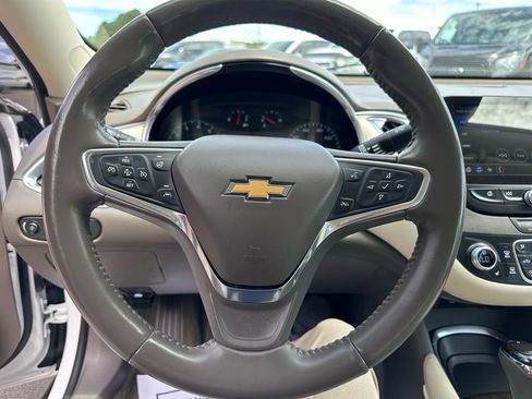 Used 2020 Chevrolet Malibu LT w/ Leather Package image 6