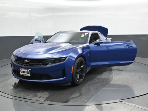 Used 2020 Chevrolet Camaro LT RWD image 46