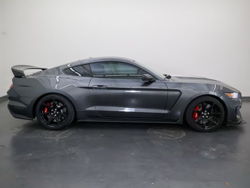 Used 2019 Ford Mustang Shelby GT350R w/ GT350R Equipment Group 920A RWD image 2
