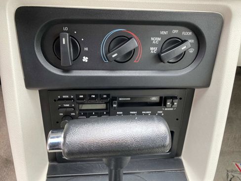 Used 1990 Ford Mustang LX image 24