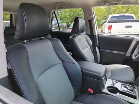 Used 2017 Toyota 4Runner SR5 Premium RWD image 14