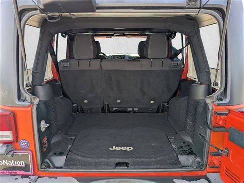 Used 2015 Jeep Wrangler Unlimited Rubicon w/ Connectivity Group AWD/4WD image 6