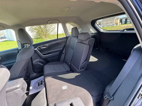 Used 2025 Toyota RAV4 XLE AWD/4WD image 45
