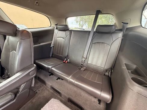 Used 2013 Buick Enclave Leather FWD image 19