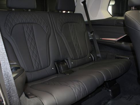 Used 2022 BMW X7 xDrive40i w/ Executive Package AWD/4WD image 46