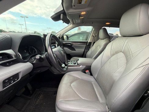 Used 2020 Toyota Highlander Platinum AWD/4WD image 8