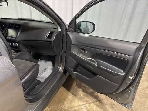Used 2018 Mitsubishi Outlander Sport SE FWD image 23