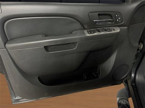 Used 2011 Chevrolet Avalanche LT w/ Luxury Package image 8