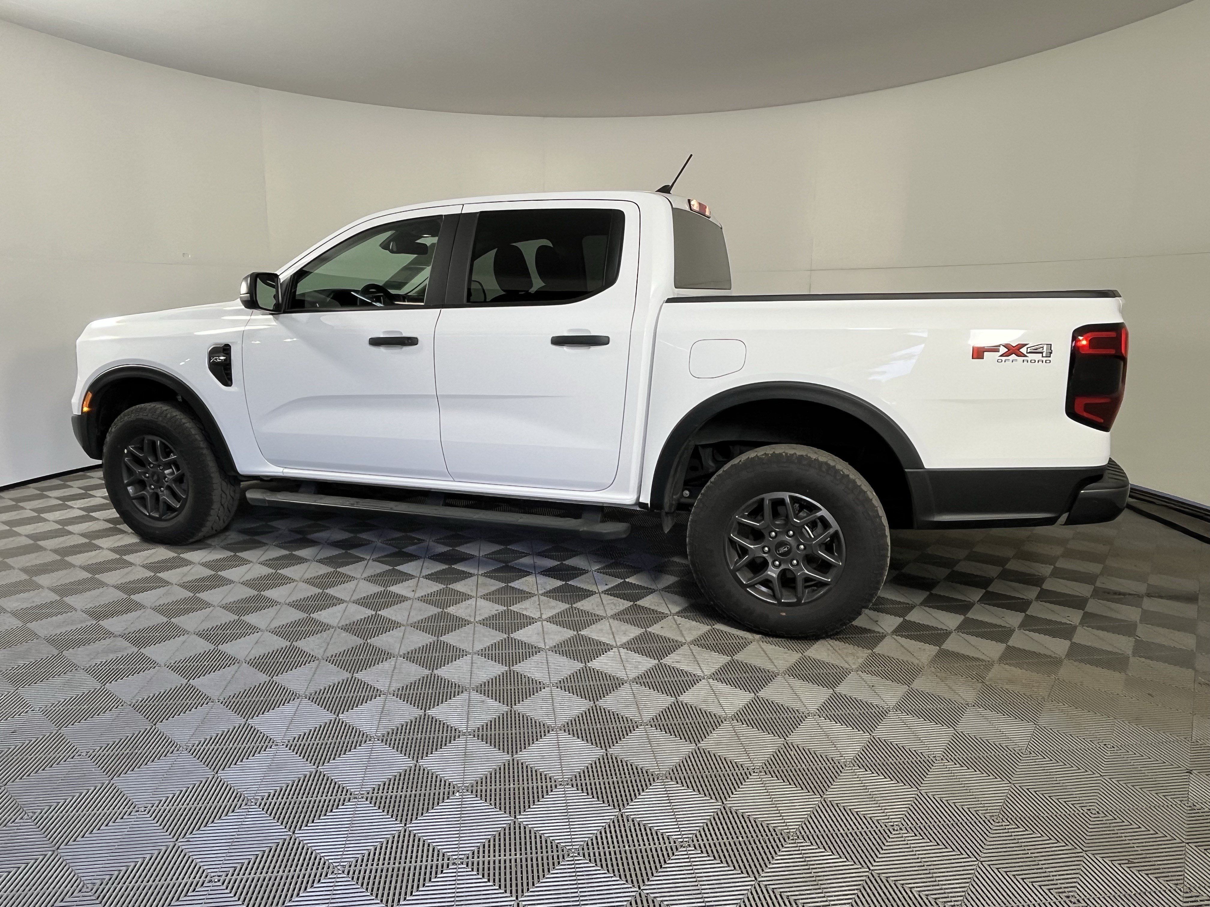 Used 2025 Ford Ranger XLT w/ FX4 Off-Road Package AWD/4WD image 4