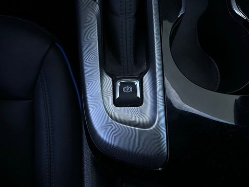 Used 2025 Buick Envista Sport Touring image 21