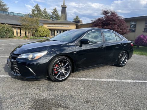 Used 2015 Toyota Camry XSE w/ Moonroof Package FWD image 9