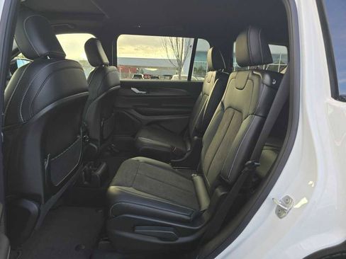 New 2025 Jeep Grand Cherokee L Altitude image 16