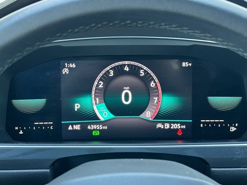 Used 2022 Volkswagen Tiguan SE R-Line image 24