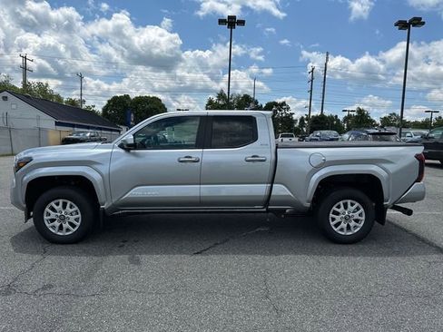 Used 2025 Toyota Tacoma SR5 image 4