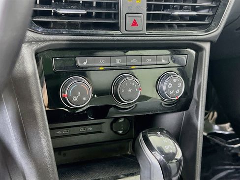 Used 2023 Volkswagen Taos SE image 15