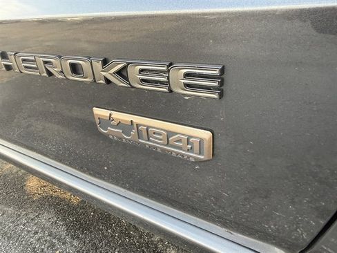 Used 2017 Jeep Grand Cherokee Limited 75th Anniversary image 42