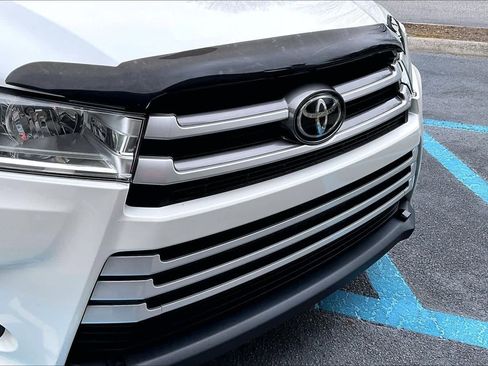 Used 2019 Toyota Highlander LE image 29