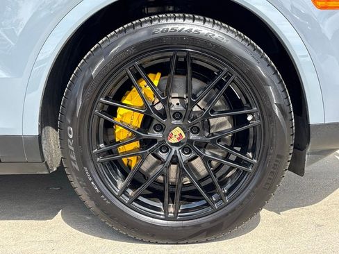 Used 2024 Porsche Cayenne Coupe image 36