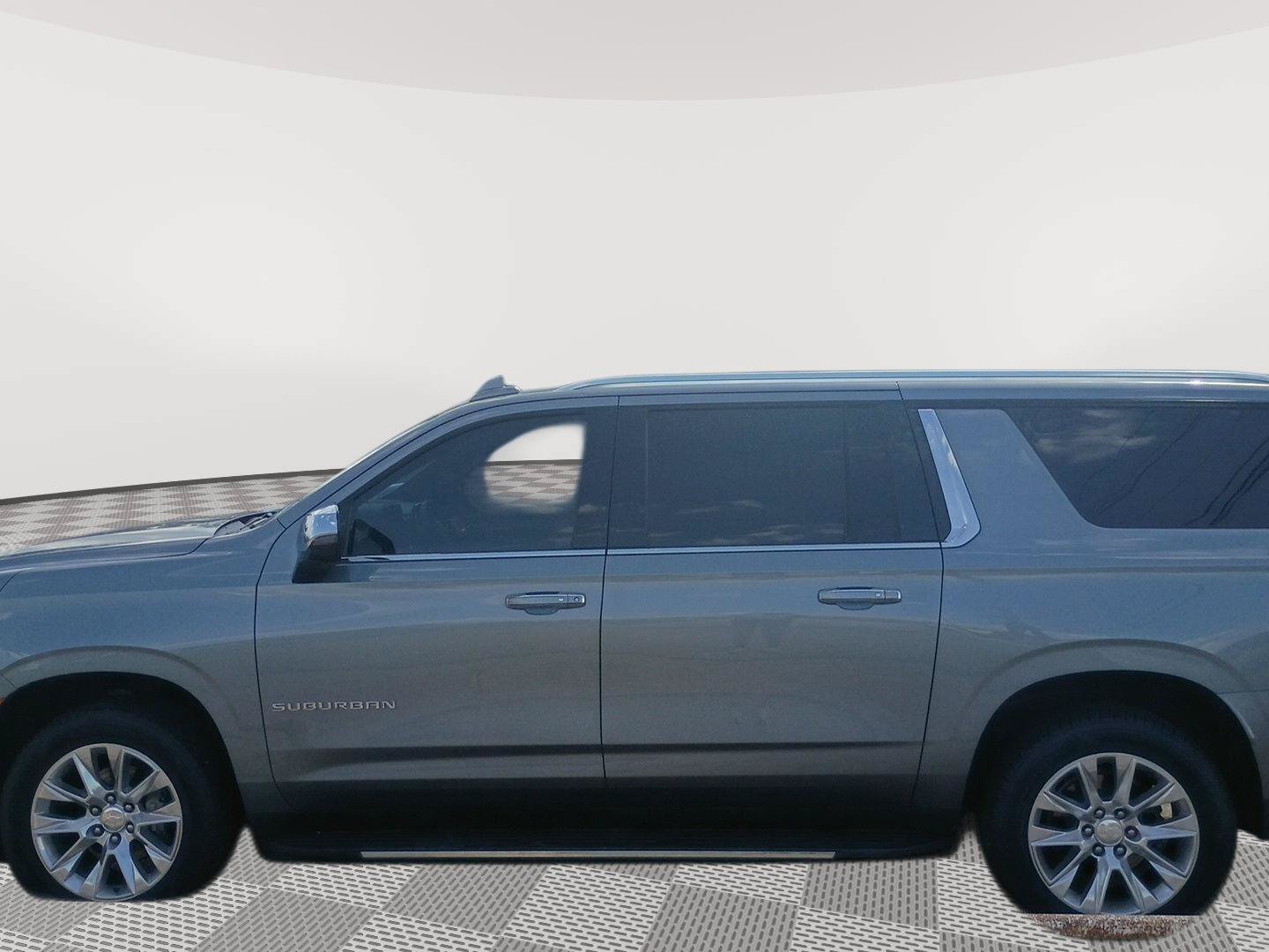 Used 2022 Chevrolet Suburban Premier AWD/4WD image 1