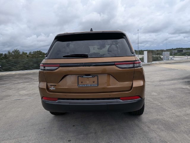 New 2026 Jeep Grand Cherokee Limited w/ Limited Altitude Package AWD/4WD image 5