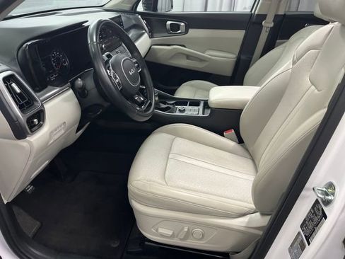 Certified 2022 Kia Sorento S w/ Panoramic Sunroof Package image 10