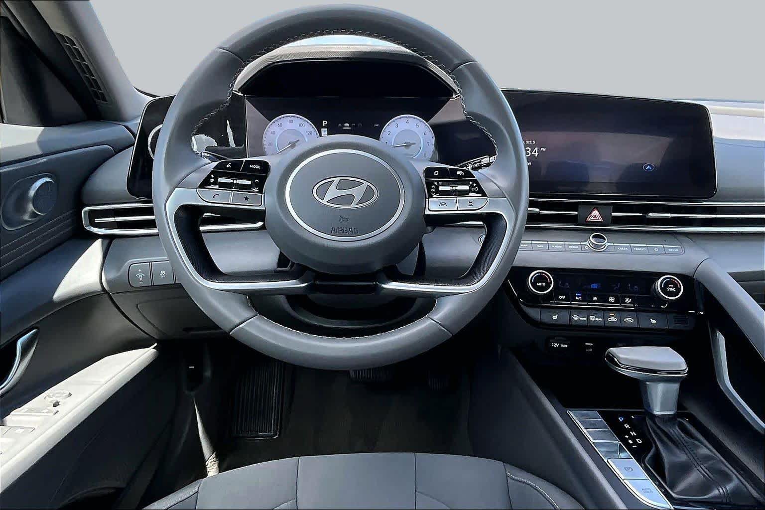 Certified 2025 Hyundai Elantra SEL FWD image 6