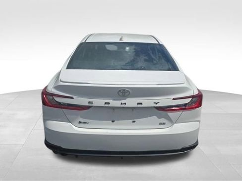 Used 2025 Toyota Camry SE image 4