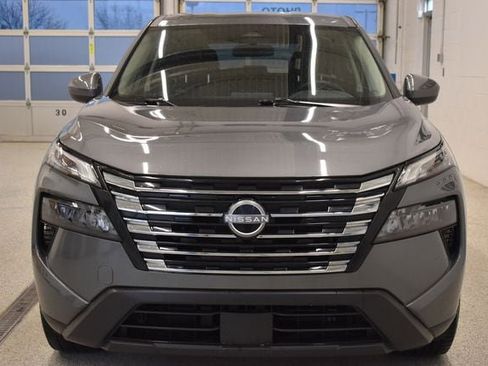 Used 2025 Nissan Rogue SV image 3