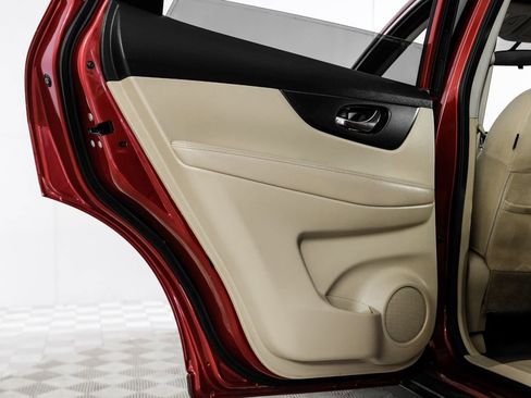 Used 2015 Nissan Rogue SV image 44