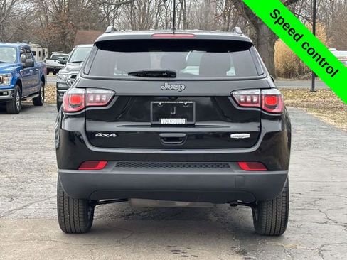 Used 2018 Jeep Compass Latitude w/ Cold Weather Group image 33