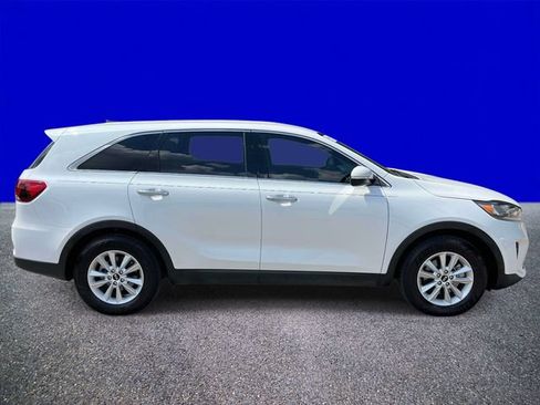 Used 2019 Kia Sorento FWD V6 image 2