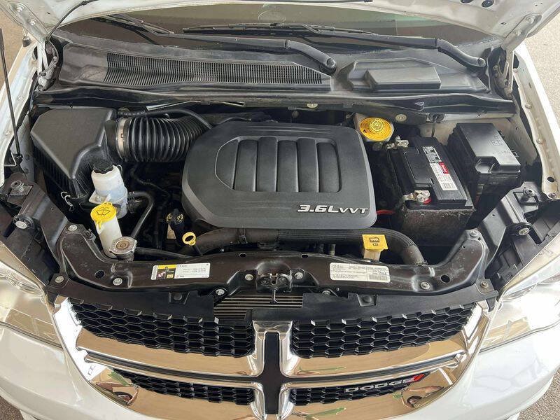 Used 2018 Dodge Grand Caravan SE FWD image 48