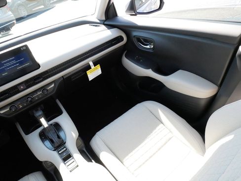 Certified 2026 Honda HR-V LX image 11