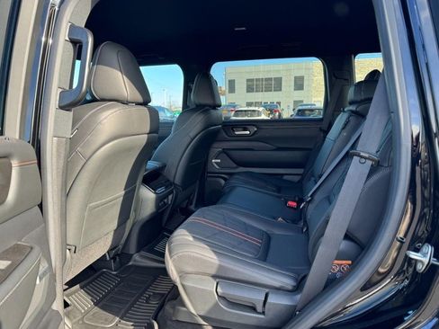 Used 2025 Nissan Armada PRO-4X image 10