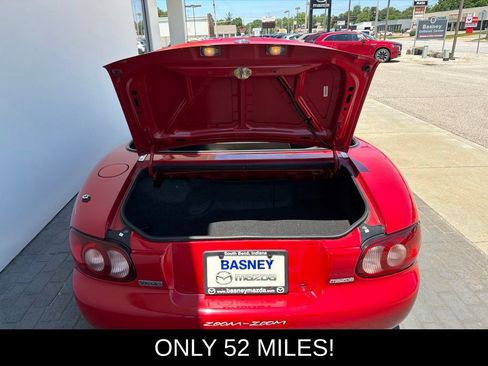 Used 2004 MAZDA MX-5 Miata w/ Convenience Pkg RWD image 8