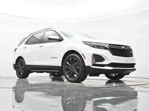 Used 2022 Chevrolet Equinox RS w/ Infotainment Package FWD image 39