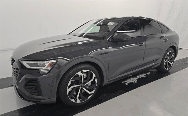 Used 2024 Audi Q8 e-tron Premium Plus AWD/4WD image 2