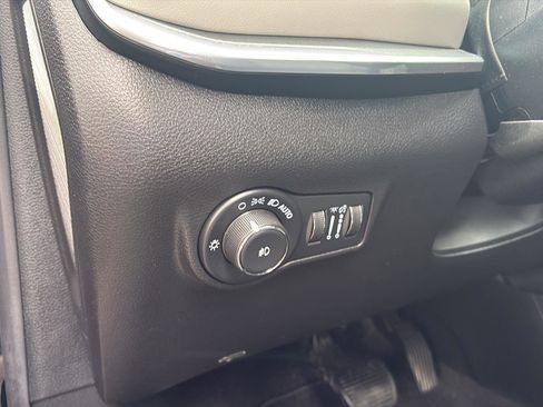 Used 2022 Jeep Compass Limited w/ Sun and Sound Group image 20