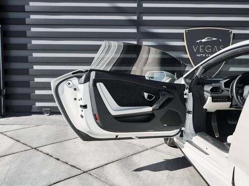 Used 2022 Lamborghini Huracan EVO image 29
