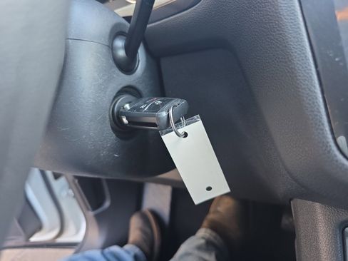 Used 2018 Volkswagen Tiguan S image 30