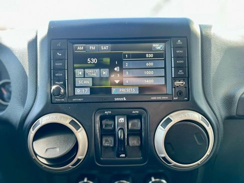 Used 2016 Jeep Wrangler Unlimited Sahara AWD/4WD image 21