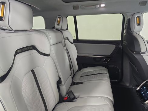 Used 2024 Rivian R1S Adventure AWD/4WD image 23