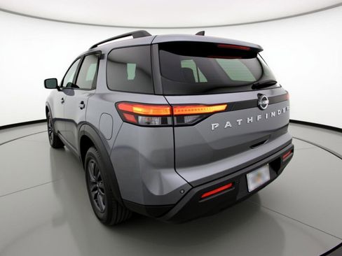 Used 2025 Nissan Pathfinder SV image 6