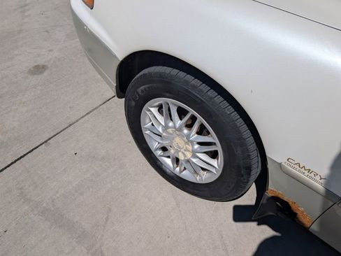 Used 1996 Toyota Camry LE FWD image 9