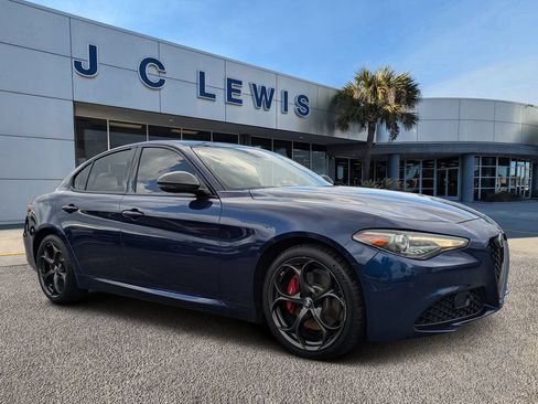 Used 2019 Alfa Romeo Giulia AWD image 1