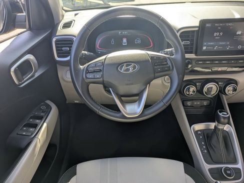 Used 2025 Hyundai Venue SEL image 23