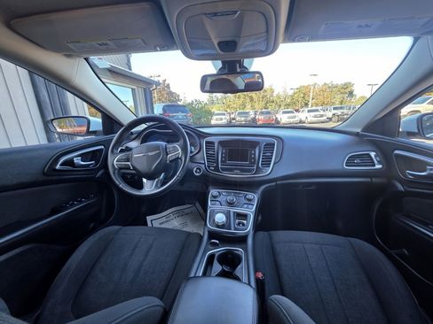 Used 2015 Chrysler 200 Limited w/ Convenience Group image 12