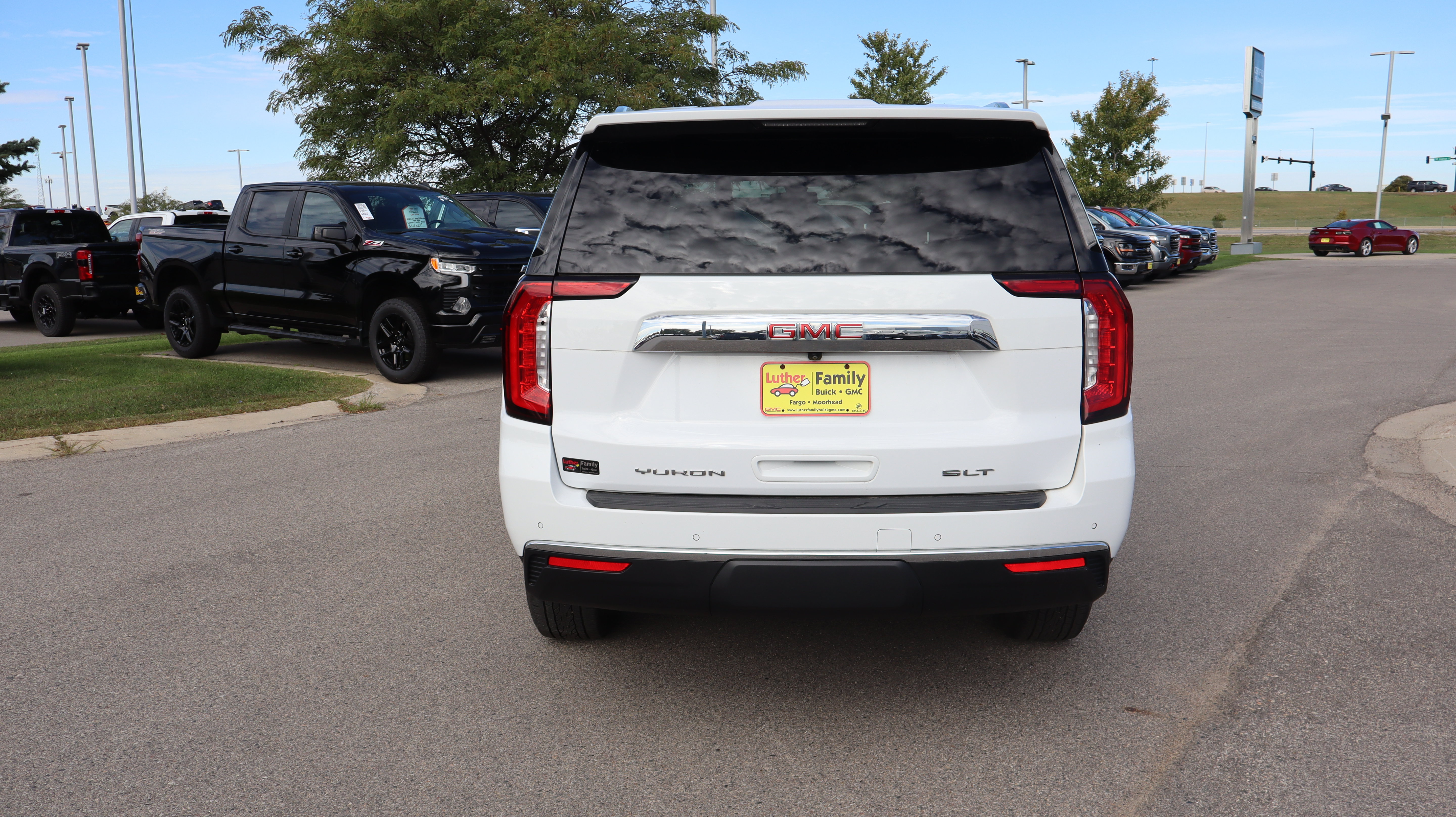 Used 2022 GMC Yukon SLT w/ SLT Luxury Package AWD/4WD image 6