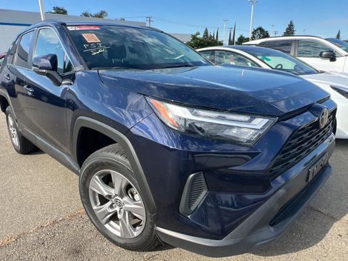 Used 2024 Toyota RAV4 XLE w/ Convenience Package FWD image 3